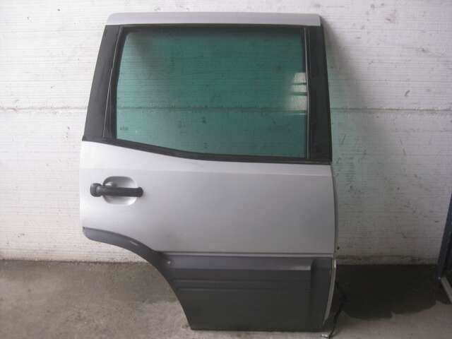 Foto 1ª: Puerta Trasera Derecha Nissan Terrano 3.0 TDI (2002)