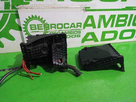 Foto 2ª: Caja Reles Fusibles Volkswagen Golf ADVANCE 105CV 77KW [CAYC] (2012)