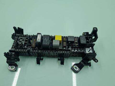Caja Reles Fusibles Mercedes Clase A 140 A 45 AMG 4-MATIC 176.052) 381CV 280KW