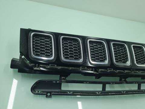 Foto 3ª: Rejilla Delantera Jeep Compass LIMITED 4X2 120CV 88KW [55260384] (2018)
