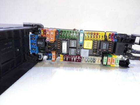 Foto 2ª: Caja Reles Fusibles Mercedes Clase V 200 V 250 CDI/BT EDITION 4MATIC 447.813) 190CV 140KW (2014)