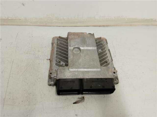 Centralita Motor ECU Volkswagen Passat 2.0 TDI