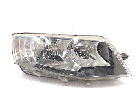 Foto 1ª: Faro Derecho Skoda Octavia 1.6 TDI 105CV 77KW [CLHA] (2015)