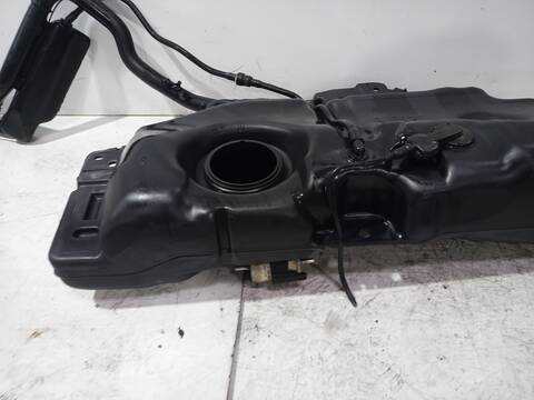Foto 2ª: Deposito de Combustible Renault Clio 1.2 58CV 43KW (2000)