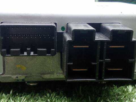 Foto 3ª: Centralita Motor ECU Hyundai i10 1.2 86CV 63KW [G4LA] (2013)