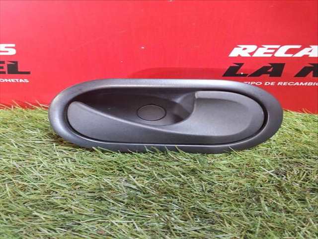 Foto 1ª: Maneta Interior Delantera Derecha Renault Master 2.3 DCI 125 FWD FV0C FV0D FV0G FV0H FV0J FV0K) 125CV 92KW FURGONETA [M9T 670,M9T 672,M9T 676,M9T 678,M9T 680,M9T 870,M9] (2013)