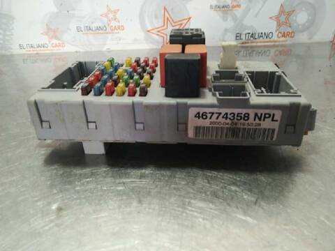 Foto 2ª: Caja Reles Fusibles Fiat Punto 1.2 8V ELX I) BERLINA 60CV 44KW [188A4000] (1999)