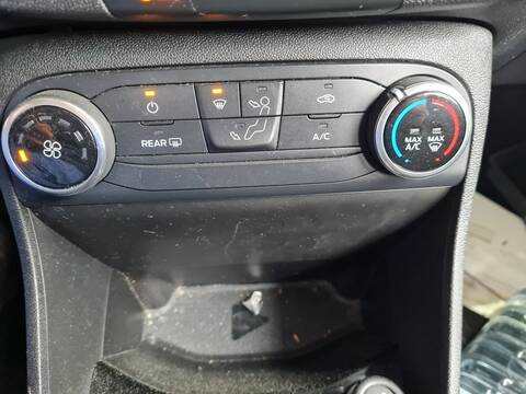 Foto 4ª: Mando Calefacción A. A. Ford Fiesta ACTIVE 101CV 74KW [SFJK] (2018)