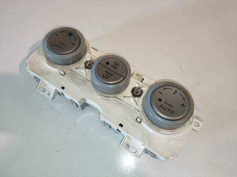 Foto 3ª: Mando Climatizador Mazda 6 2.0 CRTD ACTIVE 100KW) 136CV (2002)