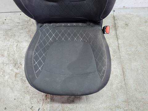 Foto 3ª: Asiento Delantero Derecho Renault Captur DYNAMIQUE 90CV 66KW [K9K608] (2014)
