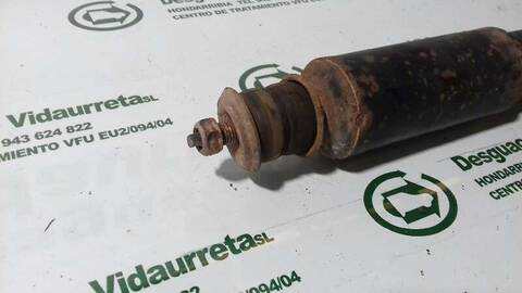 Foto 2ª: Amortiguador Trasero Izquierdo Nissan Navara 2.5 TD 16V CAT 133CV 98KW PICK-UP D22) [YD25] (2004)