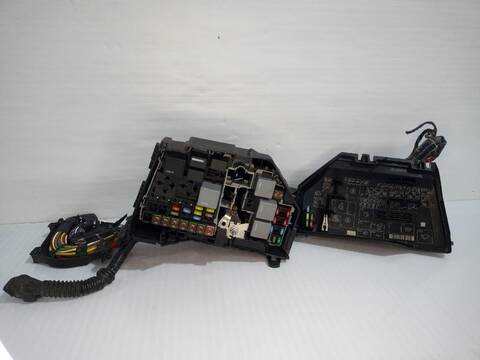 Caja Reles Fusibles Jaguar E Pace 2.0 D150 AWD 150CV X540)