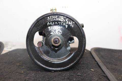 Foto 1ª: Bomba de Direccion Mitsubishi Montero 2500 TD 2-PTAS.) 84CV 62KW (1986)