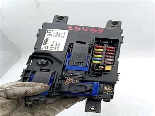 Foto 3ª: Caja Reles Fusibles Opel Corsa 1.3 ENJOY [1.3 LTR. - 66 KW 16V CDTI CAT (Z 13 DTH - L4I)] [Z 13 DTH / L4I]