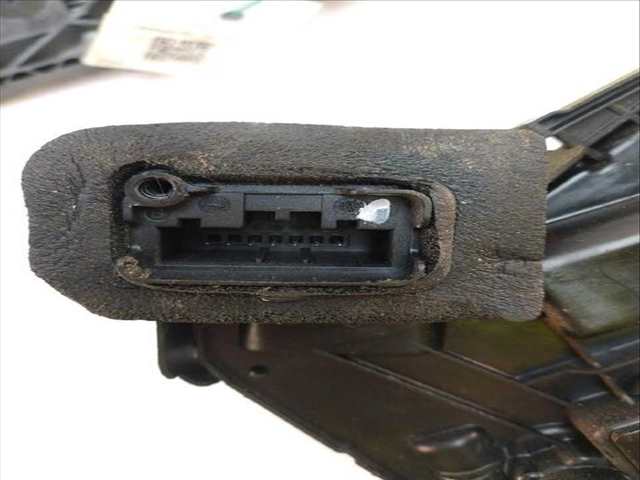 Foto 3ª: Cerradura Puerta Trasera Izquierda Volkswagen Polo 1.6 TDI 105CV (2009)