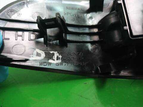 Foto 3ª: Botonera Elevalunas Nissan Qashqai 1.3 DIG-T 140CV [HR13DDT] (2013)