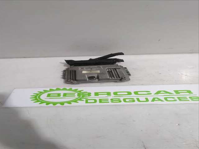 Foto 2ª: Centralita Motor ECU Hyundai i30 1.6 CRDI 90CV 66KW [D4FB] (2010)