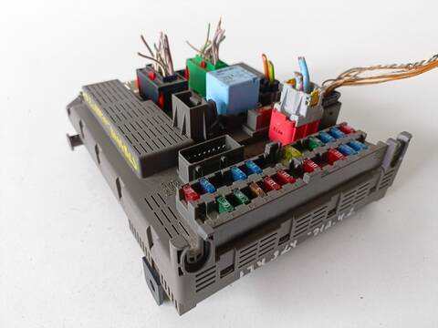 Foto 3ª: Caja Reles Fusibles Citroen C5 2.0 HDI SX 109CV