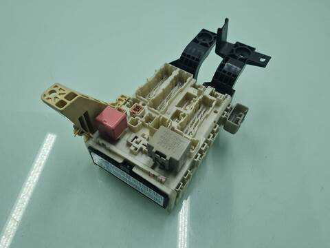 Foto 3ª: Caja Reles Fusibles Toyota Urban ACTIVE 90CV 66KW [1ND] (2010)