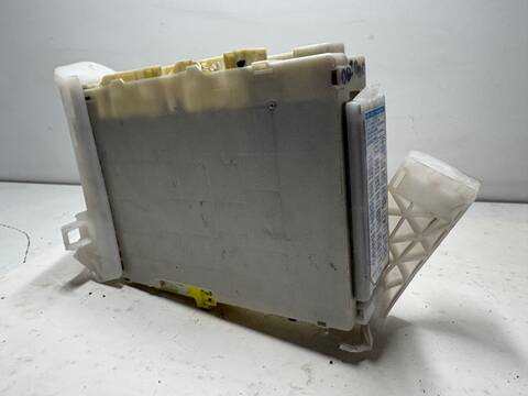 Foto 3ª: Caja Reles Fusibles Toyota Prius VERSION INDEFINIDA (2018)