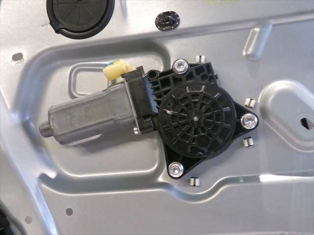 Foto 2ª: Elevalunas Eléctrico Delantero Derecho Kia Carens 2.0 CRDI 2006-2013 [D4EA] (2009)