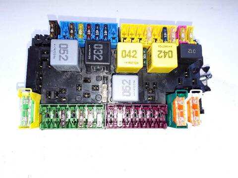 Caja Reles Fusibles Mercedes Clase V 200 2.1 CDI CAT 190CV 140KW