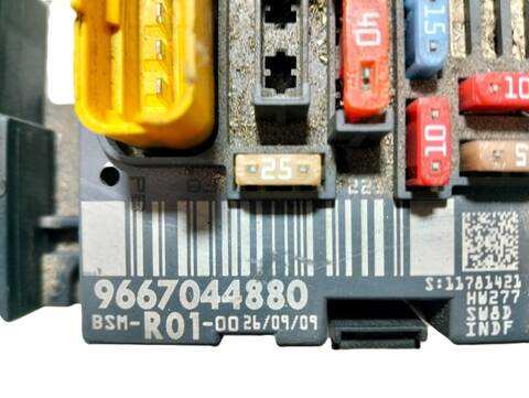 Foto 2ª: Caja Reles Fusibles Citroen C4 EXCLUSIVE 1 16V HDI FAP 109CV [9H01] (2006)