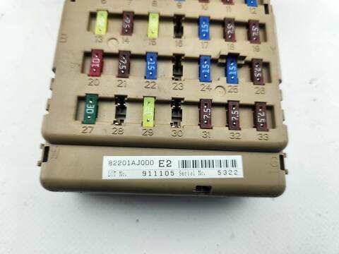 Foto 3ª: Caja Reles Fusibles Subaru Legacy LIMITED 150CV 110KW [OEE20] (2010)