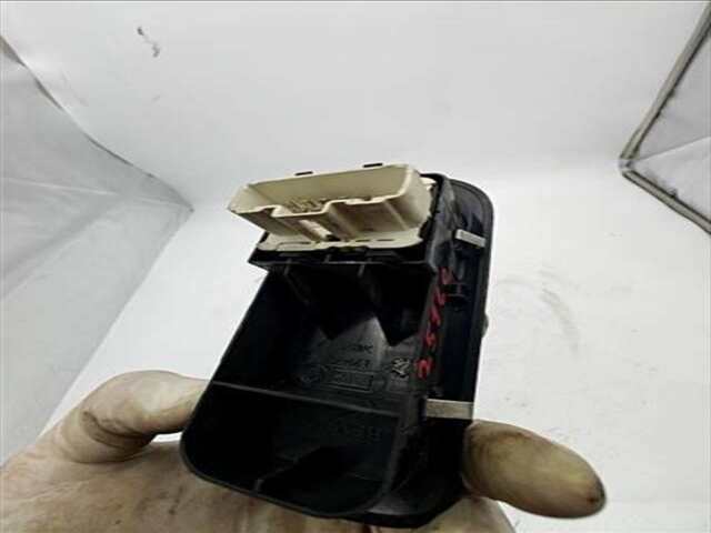 Foto 3ª: Botonera Elevalunas Renault Clio 1.5 DYNAMIQUE [1.5 LTR. - 63 KW DCI DIESEL CAT] [K9K 766]