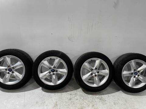 Juego LLantas Ford Focus BUSINESS 90CV