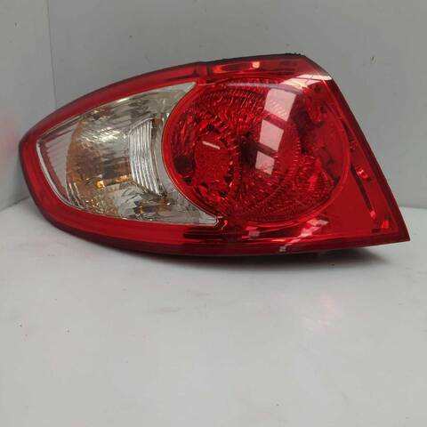 Foto 2ª: Piloto Trasero Izquierdo Hyundai Santa Fe 2.0 CRDI 4X4 (2005)