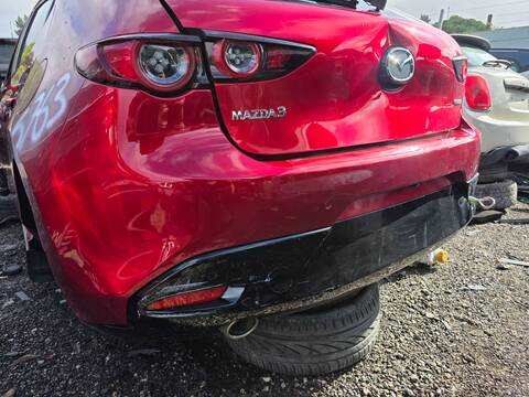 Foto 1ª: Paragolpes Trasero Mazda 3 EXCLUSIVE-LINE 122CV 90KW (2020)