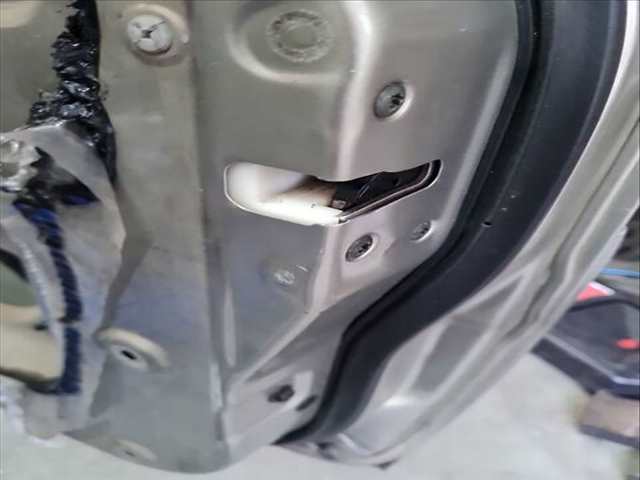 Foto 1ª: Cerradura Puerta Delantera Derecha Mitsubishi Montero 3.2 DI-D V88W V98W) 160CV 118KW [4M41] (2007)