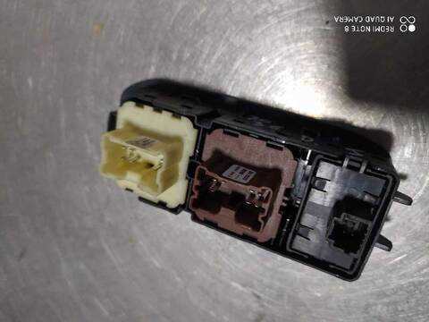 Foto 2ª: Botonera Elevalunas Dacia Duster SL 2019 150CV 110KW [H5HB4]