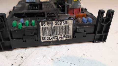 Foto 2ª: Caja Reles Fusibles Citroen C5 COLLECTION 2.2 HDI FAP CAT 4HX - DW12ED4) 133CV (2004)