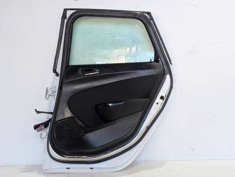 Foto 2ª: Puerta Trasera Derecha Opel Astra SELECTIVE 110CV 81KW (2015)