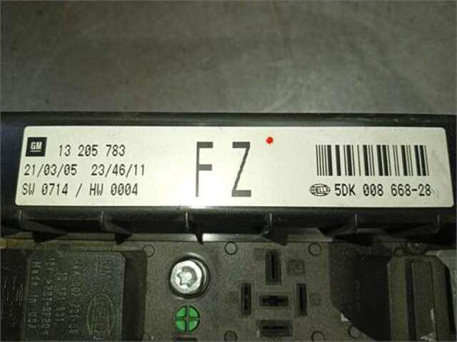 Caja Reles Fusibles Opel Astra 1.9 ELEGANCE [1.9 LTR. - 110 KW 16V CDTI CAT (Z 19 DTH - LRD)]