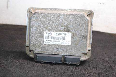 Centralita Motor ECU Volkswagen Golf SOUL BERLINA
