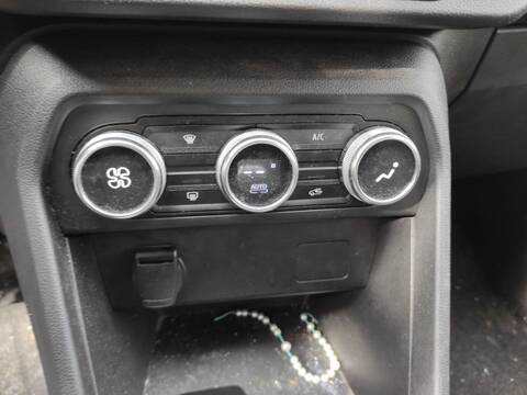 Foto 1ª: Mando Climatizador Dacia Sandero H4D470 (2021)