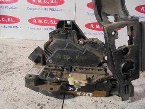 Foto 3ª: Cerradura Puerta Trasera Izquierda Ford Focus 1.8 TDDI TD CAT BERLINA 90CV 66KW [C9DB] (2003)