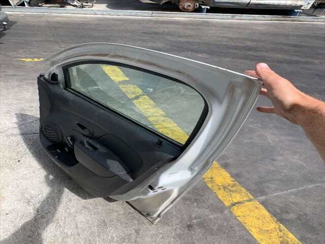 Foto 2ª: Puerta Delantera Derecha Dacia Sandero 1.2I 75CV 0CV [D4F 732] (2013)
