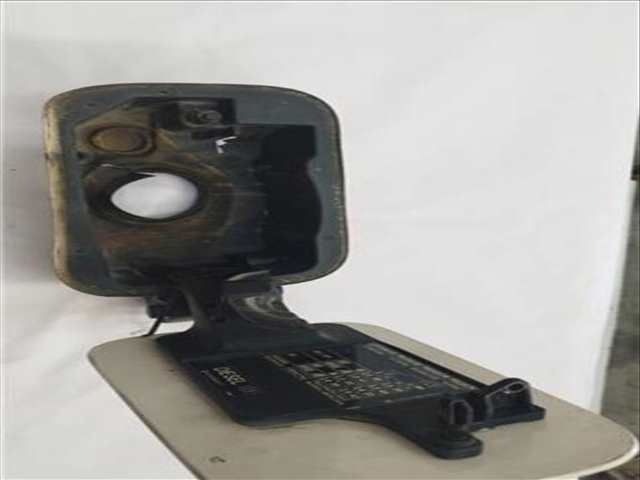 Foto 4ª: Tapa Exterior Combustible Mercedes Clase E 180 VERSION INDEFINIDA