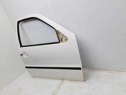 Foto 3ª: Puerta Delantera Derecha Volkswagen Polo CONCEPTLINE BERLINA 60CV 44KW [AUD] (2000)