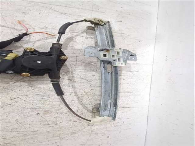 Foto 3ª: Elevalunas Manual Trasero Derecho Kia Rio 1.5 CRDI 110CV [D4FA] (2005)