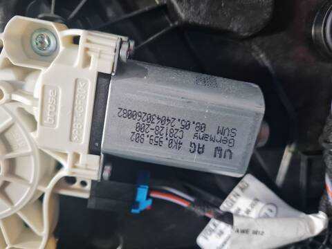 Foto 3ª: Elevalunas Eléctrico Delantero Derecho Volkswagen Passat R-LINE 4 MOTION 193CV [DXNB] (2024)