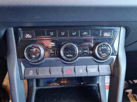 Foto 4ª: Mando Climatizador Skoda Karoq AMBITION 4X4 150CV 110KW [DFFA] (2019)
