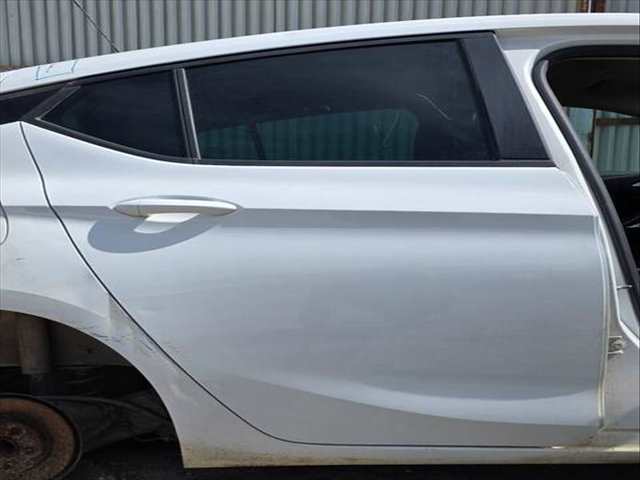 Foto 1ª: Puerta Trasera Derecha Opel Astra DYNAMIC START/STOP 105CV 77KW (2018)