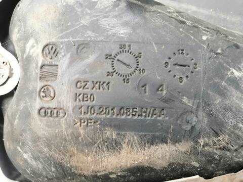 Foto 3ª: Deposito de Combustible Skoda Spaceback 1.6 TDI 90CV 66KW (2015)