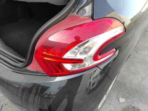 Foto 1ª: Piloto Trasero Derecho Peugeot 208 ZM01 (2013)