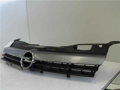 Foto 3ª: Rejilla Delantera Opel Astra 1.7 CDTI BERLINA 100CV 74KW [Z 17 DTH] (2004)